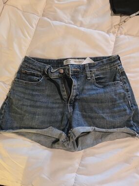 Levi High Rise Roll Denimn